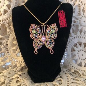 NWT Elegant Betsey Johnson Butterfly Pendant Necklace